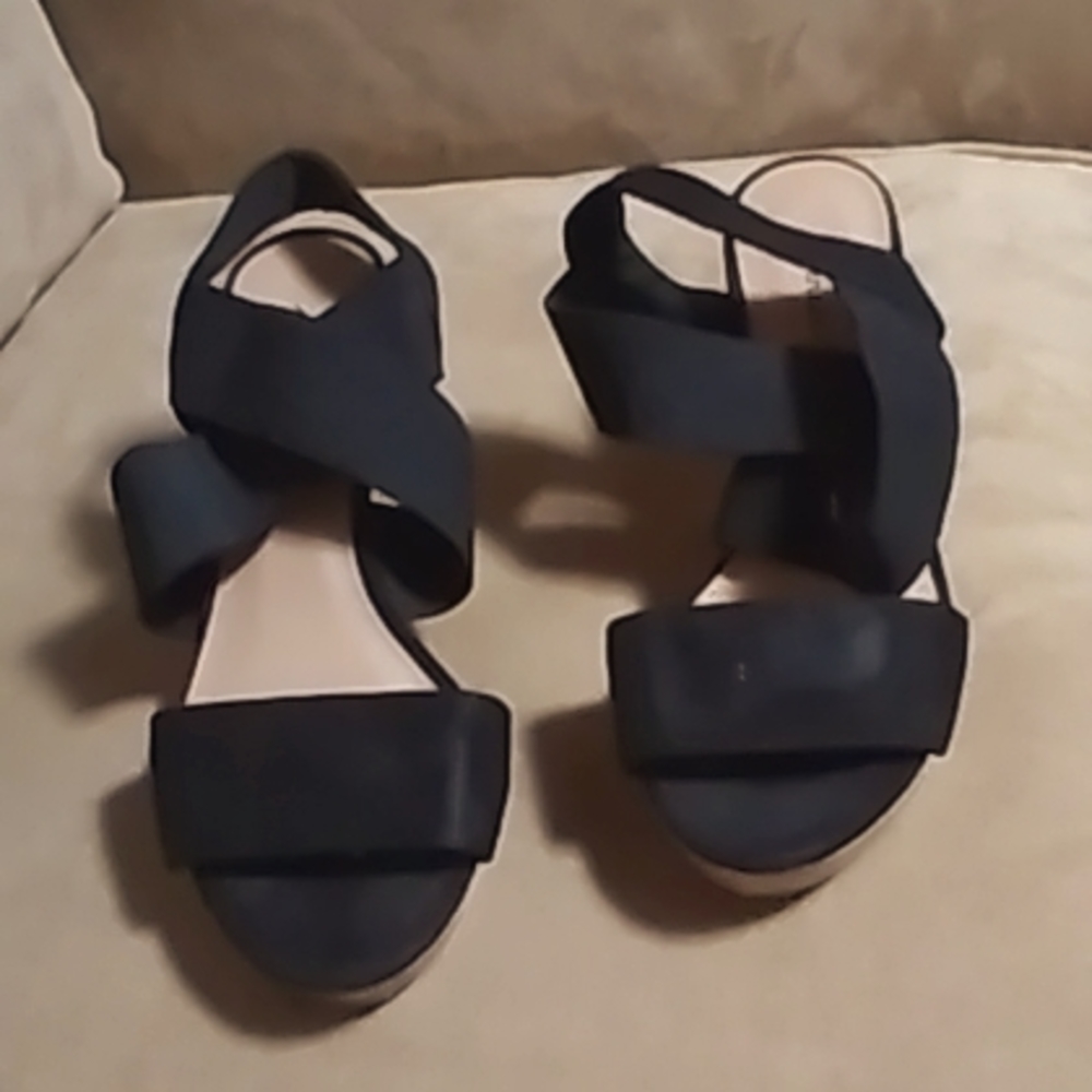 Black straps